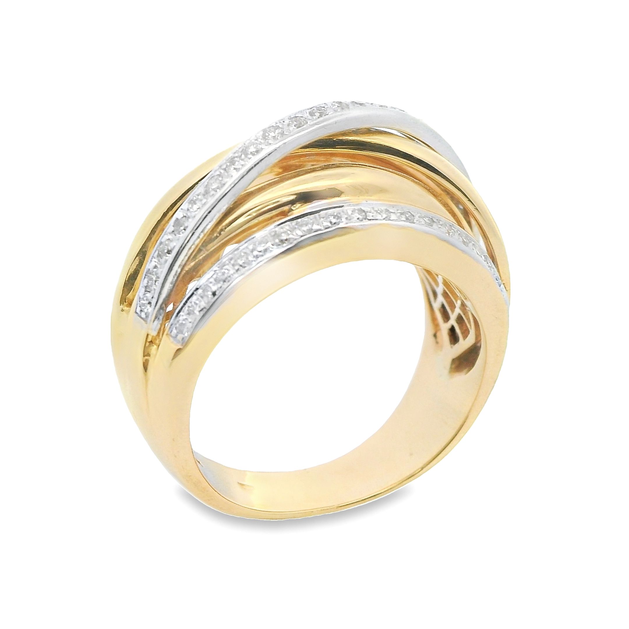 Deze exclusieve ring van Louis Bros is vervaardigd uit 14 karaat bicolor (10 gr.) en is gezet met 60 briljant geslepen diamanten met een totaalgewicht van 0.60 ct. De ring heeft een maximale breedte van 12.5 mm en dikte van 7 mm. Met deze ring om je vinger ben jij het stralende middelpunt bij elke gelegenheid. Deze ring bestaat uit onze lijn van exclusieve modellen sieraden met prachtige designs en van hoge kwaliteit . 
De ring is verkrijgbaar in meerdere afmetingen.